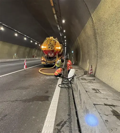 民权隧道排水渠清淤